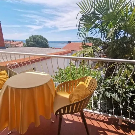 Gemuetliche 2-schlafzimmer-wohnung Mit Meerblick- By Interhome