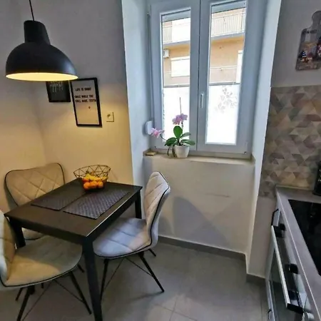 Lägenhet Gemuetliche 2-schlafzimmer-wohnung Mit Meerblick- By Interhome *