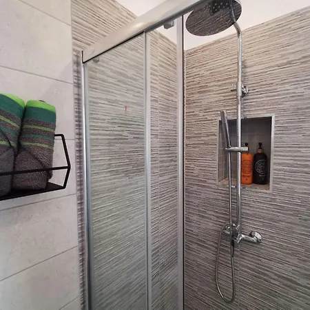 Gemuetliche 2-schlafzimmer-wohnung Mit Meerblick- By Interhome Lägenhet *